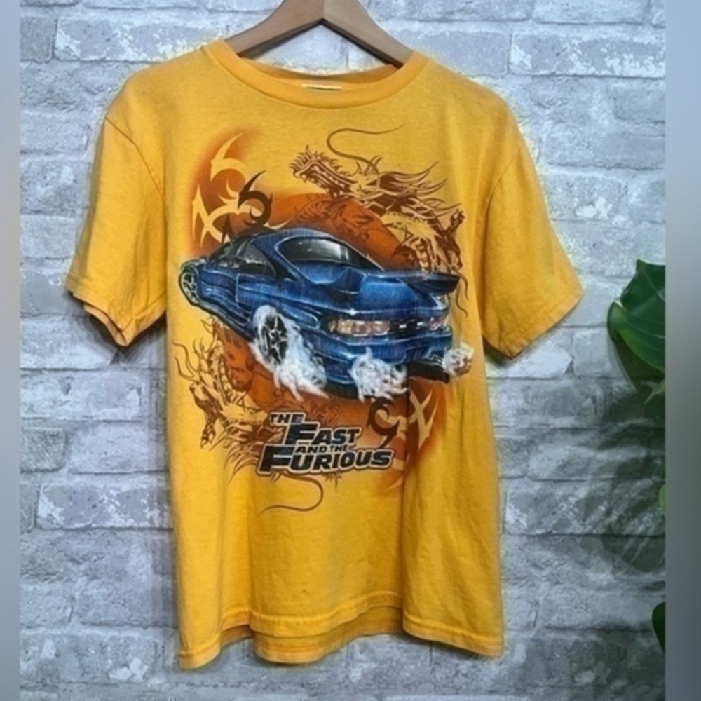 THE FAST AND THE FURIOUS | 2001 yellow crew neck graphic car tee - size medium​​